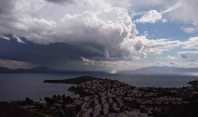 Bodrum'da denizde bir anda beliren hortumun ardından dolu ve sağanak bastırdı