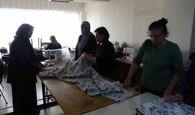 Burdur Halk Eğitim Merkezinde hazırlanan nevresimler afet bölgesine gönderiliyor
