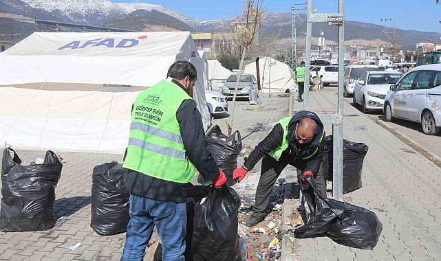 Büyükşehir depremin yaralarını sarmak için yoğun çaba harcıyor