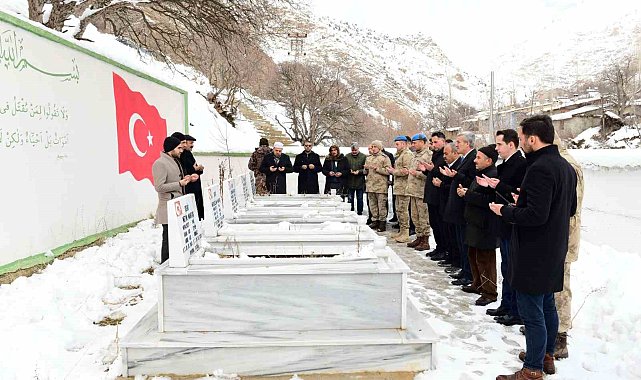 Çatak'ta çığ şehitleri unutulmadı