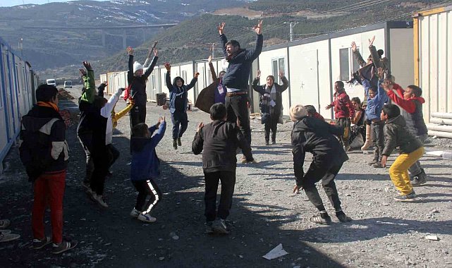 Deprem bölgesindeki çocuklara psikolojik destek