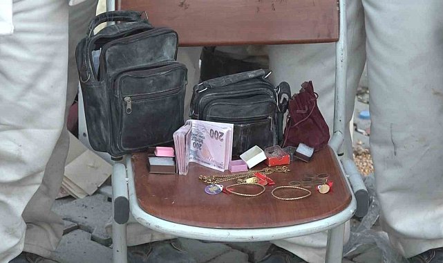 Deprem bölgesine gelen madencilerden takdir toplayacak hareket
