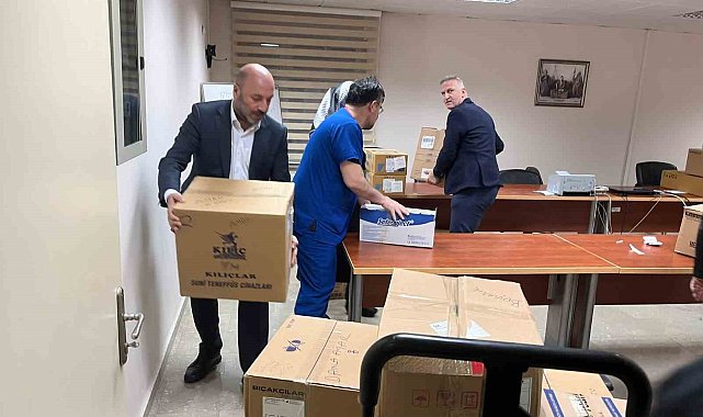 Deprem bölgesine tıbbi malzeme ve ambulans gönderildi