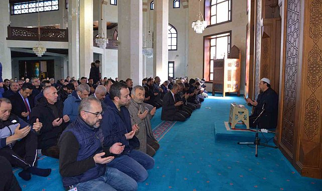 Depremde hayatını kaybedenler için Ahi Evran Üniversitesi'nde mevlit okutuldu