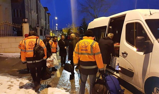 Depremde mağdur olan depremzede vatandaşlara yardım eli uzatılmaya devam ediyor