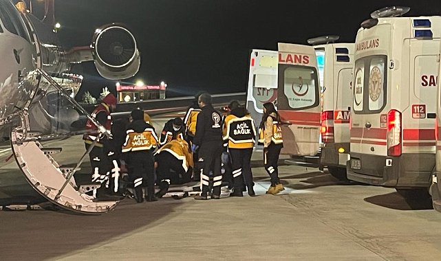 Depremde yaralanan 4 kişi ambulans uçakla Ankara'ya getirildi