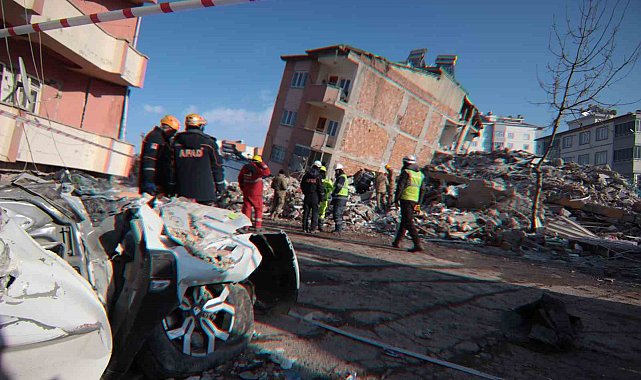 Depremin yıkıp geçtiği enkaz halindeki Elbistan havadan görüntülendi
