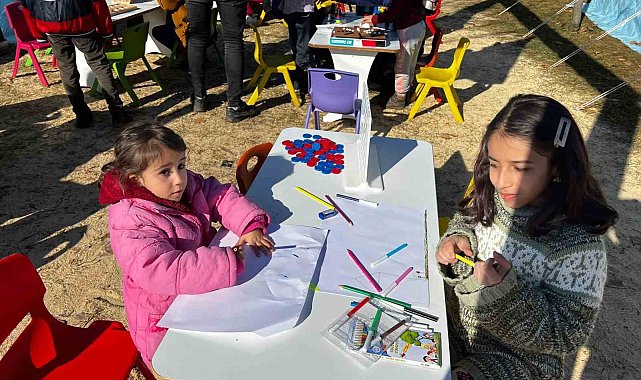 Depremzede çocuklara psikolojik destek