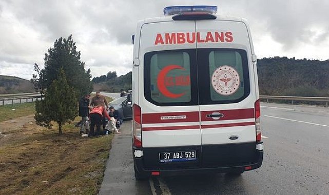 Depremzede yakınlarına giderken kaza yapan aileye Kastamonu UMKE ekibi müdahale etti