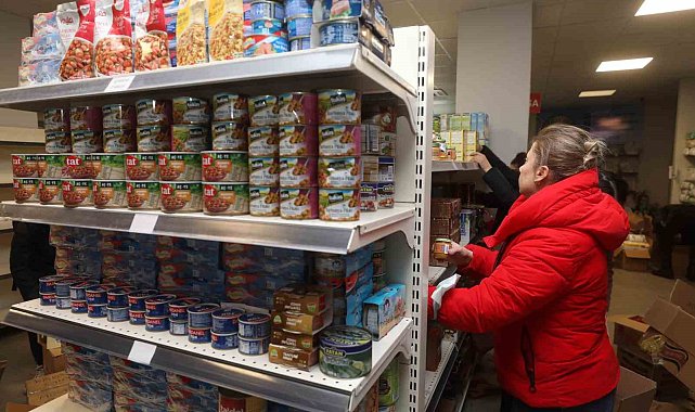 Derman Market şimdi de depremzedelerin yaralarını sarıyor