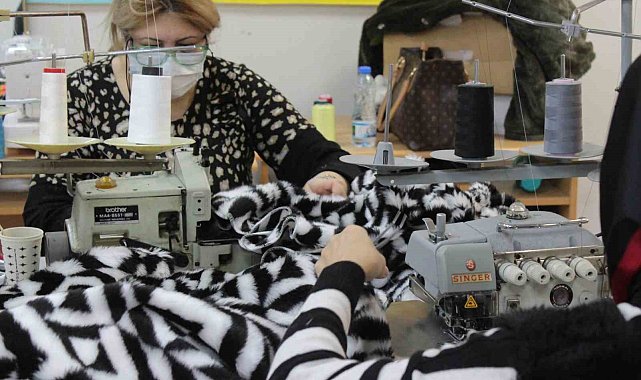 Dikiş makineleri depremzedeler için çalıştırılıyor