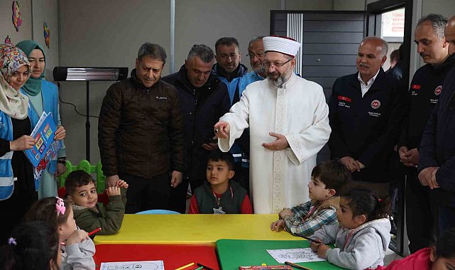 Diyanet İşleri Başkanı Erbaş, Nurdağı'nda konteyner kenti ziyaret etti
