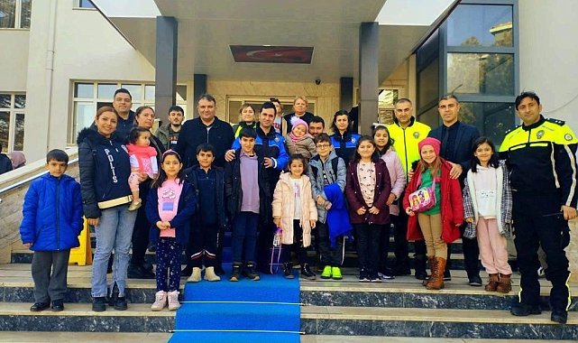 Emniyetten depremzede ailelere sinema etkinliği