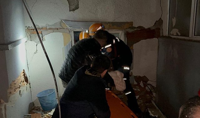Enkaz altında canla başla çalışan ekiplerden yüreklere su serpen haberler gelmeye devam ediyor