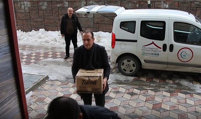 Erciş'e gelen depremzedelere Erciş Belediyesi'nden yardım eli