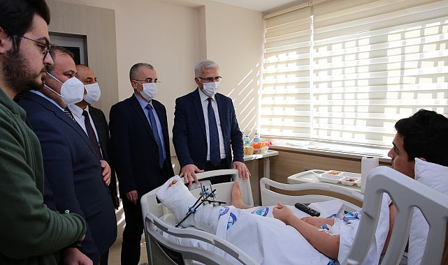 ESOGÜ yönetiminden deprem bölgesinden sevk edilen yaralılara ziyaret