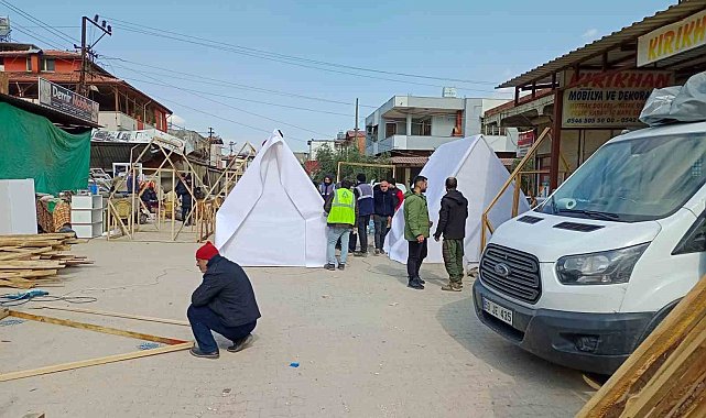 Gönüllü gençler deprem bölgesinde