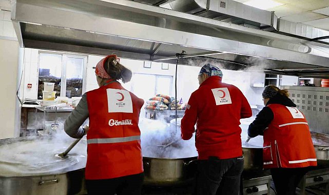 Gönüllü şefler milyonlarca kap yemek yaptı