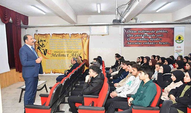 Gün, deprem sonrası eğitime başlayan lise son sınıf öğrencileriyle buluştu