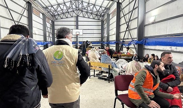 Gurbetçiler, Türkiye'deki depremzedeler için sahada