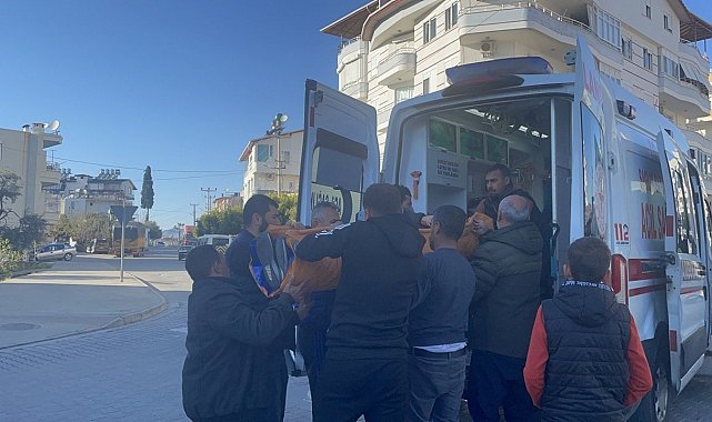 Hafif ticari araçla motosikletin çarpıştığı kazada 2 kişi ağır yaralandı