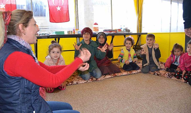 Hakkari'den depremzedeler için kitap ve oyuncak etkinliği