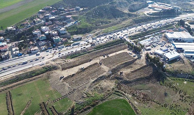 Hatay'da yeni oluşturulan mezarlıklarda defin işlemleri devam ediyor