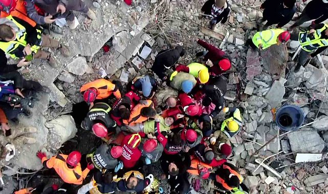 Hatay'dan 182'nci saatte güzel haber:13 yaşındaki Kaan sağ çıkarıldı