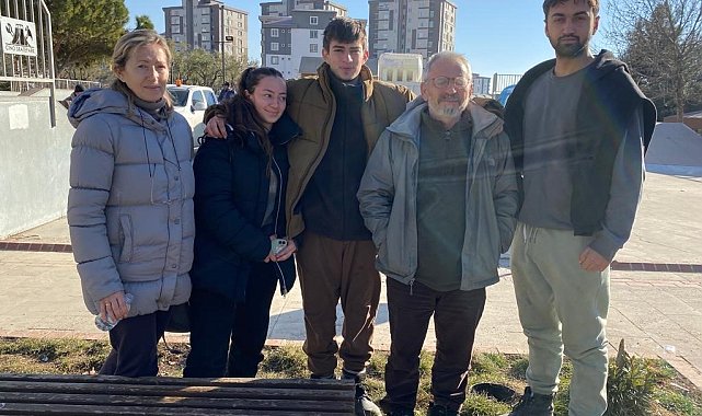 İki büyük Türkiye depreminde de görev yapan Türk-Rus aile, insanların yaralarını sarıyor