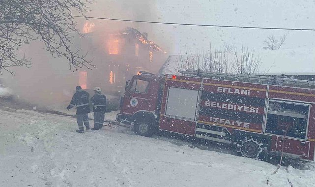 İki katlı ev alevlere teslim oldu