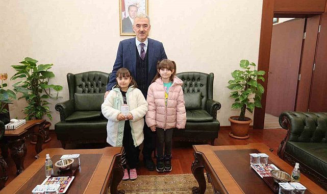 İlkokul öğrencileri biriktirdikleri harçlıkları depremzedelere gönderdi