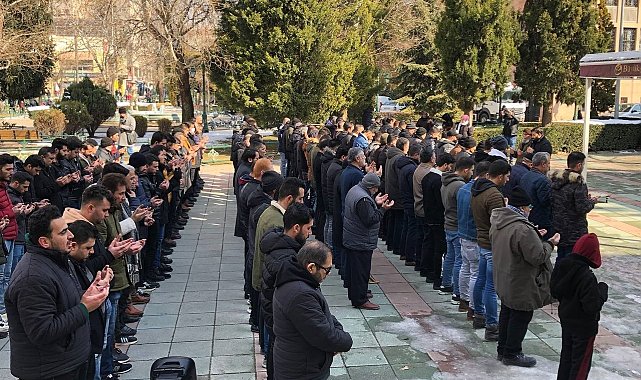 Irak Türkmenleri, felakette hayatını kaybedenler için gıyabi cenaze namazı kıldı
