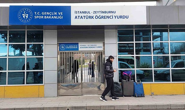 İstanbul'da öğrenciler yurtları boşaltmaya başladı