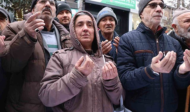 İsveç'teki saygısızlığa tepki olarak 500 Kur'an-ı Kerim dağıttılar