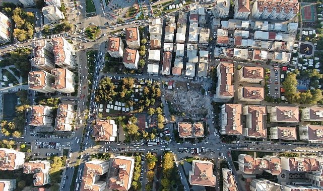 İzmir'de depremde ağır hasar alan binaların yıkımı tamamlandı