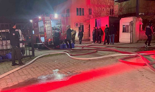 İzmir'de kauçuk fabrikasında korkutan yangın