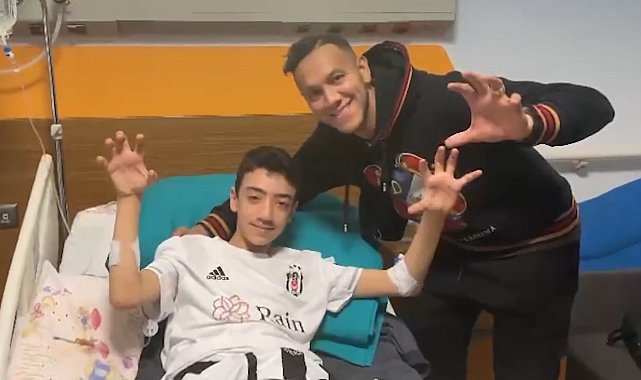 Josef de Souza, depremzede Arda Can ve Cenk ile bir araya geldi