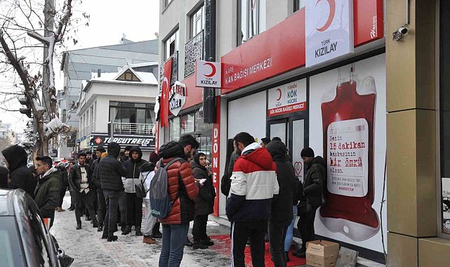 Kars'ta vatandaşlar kan merkezlerine koştu