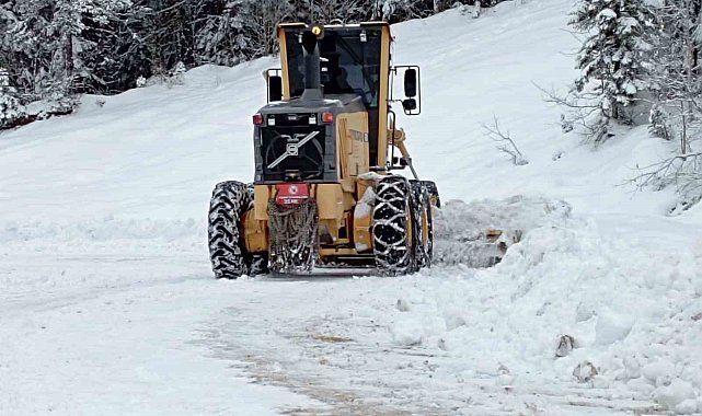 Kastamonu'da kar yağışı sebebiyle 169 köy yolu ulaşıma kapandı
