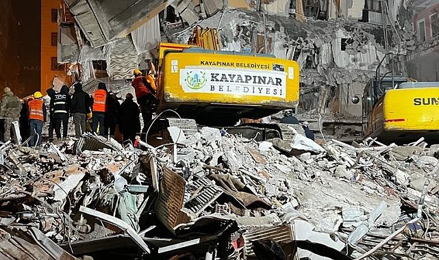 Kayapınar İlçe Belediyesi ekipleri deprem bölgesinden 19 kişiyi canlı çıkardı