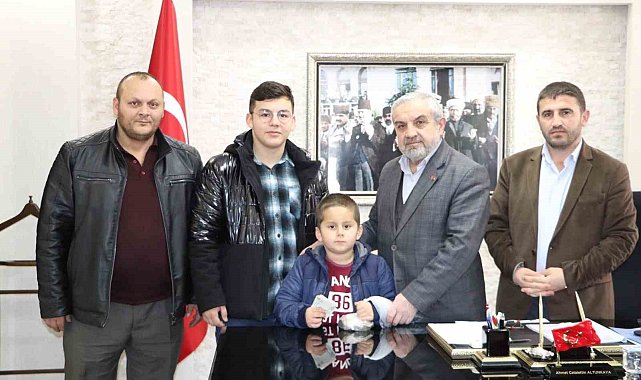 Kendi küçük yüreği büyük
