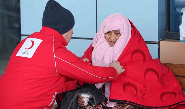 Kızılay'ın Psikososyal Destek Ekipleri bölgede psikolojik ilk yardım veriyor