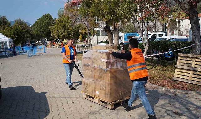 Marmaris depremzedelerin yanında olmaya devam ediyor