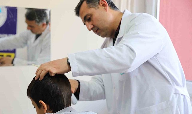 Melikgazi'den yurtlarda kalan depremzedelere berber hizmeti
