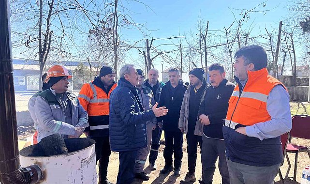 Milletvekili Şahin Tin, deprem bölgesindeki gönüllüler ve görevlilerle bir araya geldi