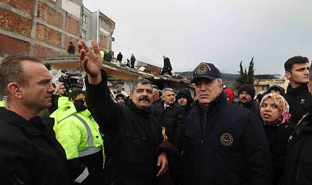 MSB: "Deprem bölgesinde 3 binin üzerinde Mehmetçik arama-kurtarma çalışmalarına katılıyor"