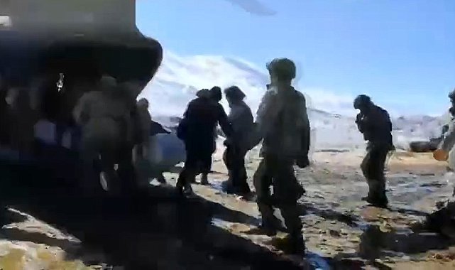 MSB: "Kara Kuvvetlerimize ait helikopterlerle Adıyaman'ın köylerine yardım malzemelerini ulaştırmayı sürdürüyoruz"