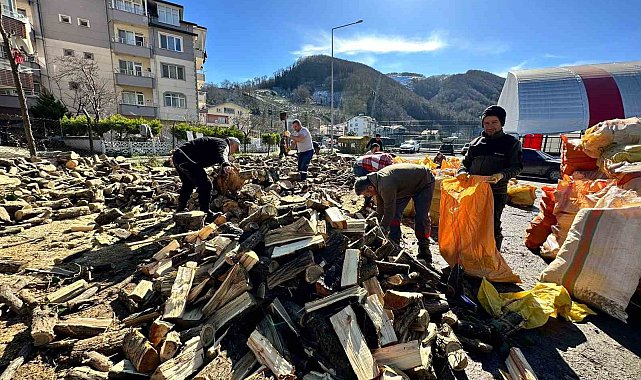 Perşembe'de depremzedeler için başlatılan yakacak yardımı büyüyor