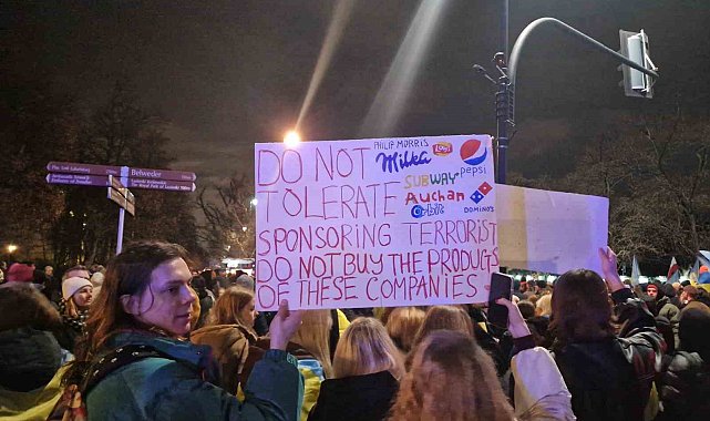 Polonya'da Rusya Büyükelçiliği önünde anma töreni