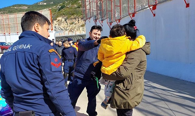Sahil Güvenlik Komutanlığına bağlı 200 personel deprem bölgesinde